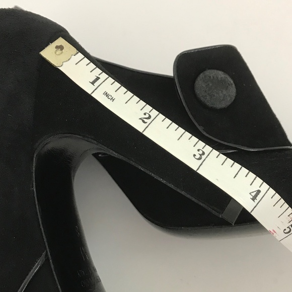 MARC JACOBS Black Suede Pump with Button Detail Black Heels Women’s Size 8 - Picture 16 of 16